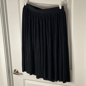 *EUC* Black Pleated Midi Skirt - Size 3